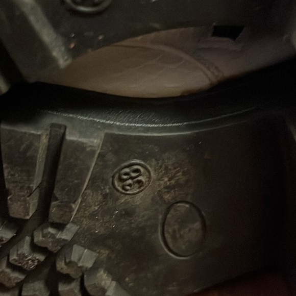 ⭐️ White scaled style boots- size 38 - Picture 8 of 8